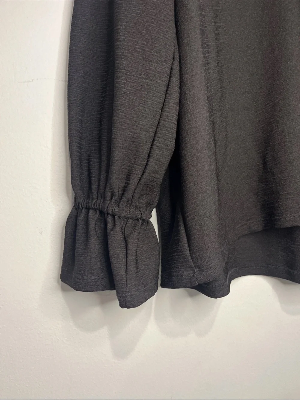 Michael Kors Black V-Neck Long Sleeve Top with Ruffle Cuffs - Size 2X